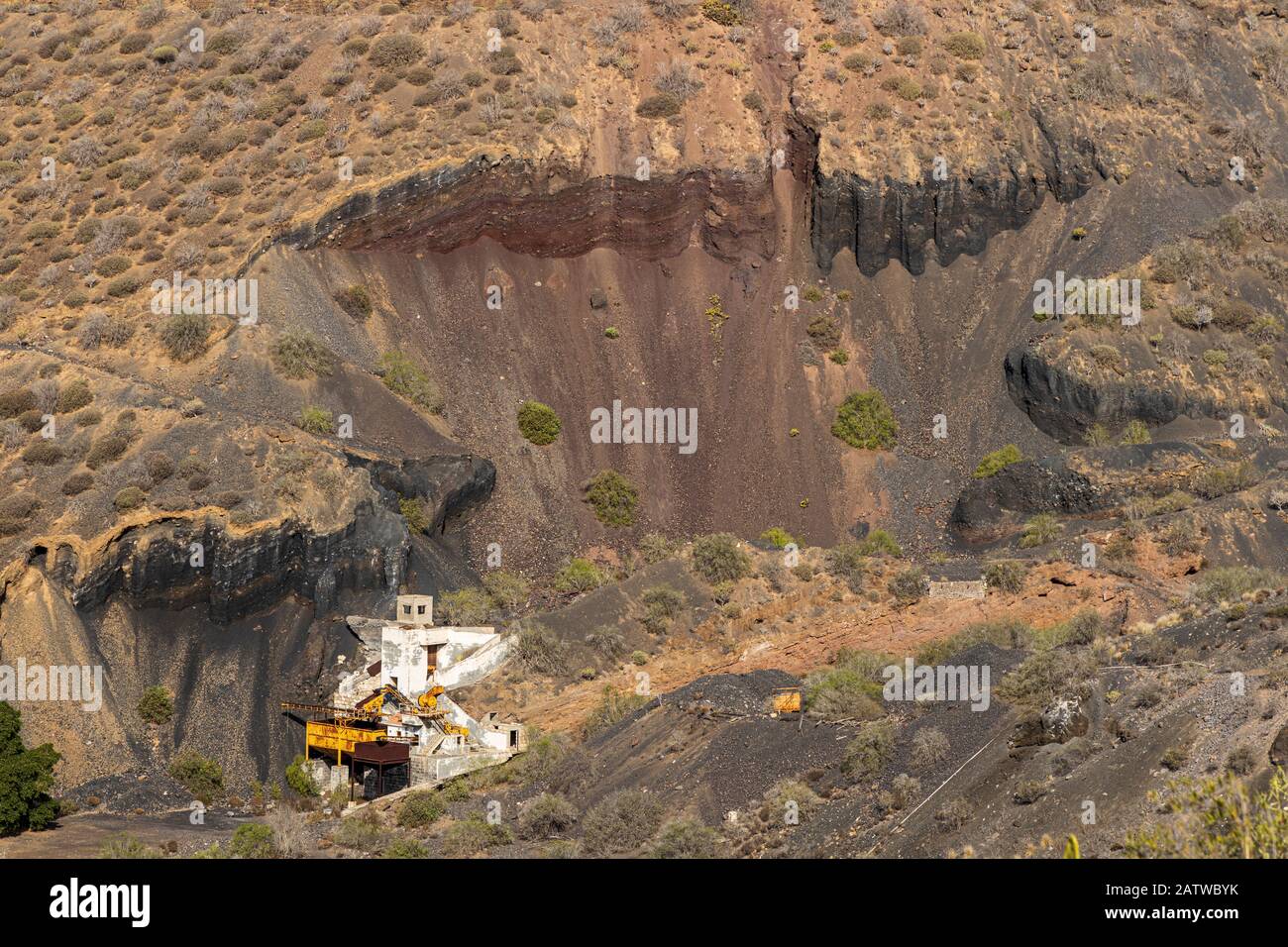 Stillgelegte Bau- und Bergbaugeräte in einem stillgelegten Steinbruch in San Miguel, auf Tenera, auf den Kanarischen Inseln, Spanien Stockfoto