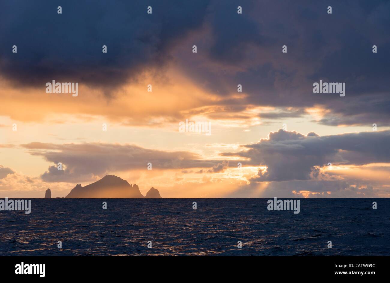 Inseln Boreray und Stac Lee, St Kilda, Outer Hebrides, Schottland, Großbritannien, Sommer 2015. Stockfoto