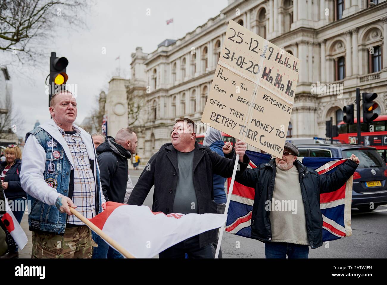 Brexit, wie es passiert. Brexiter zerschlagen mit Resider Stockfoto