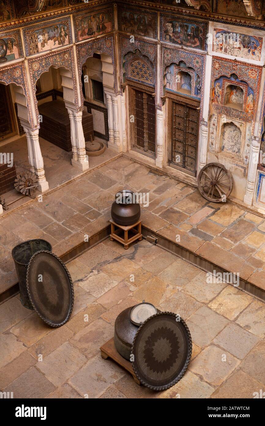 Indien, Rajasthan, Shekhawati, Dundlod, Tunanram Goenka (seth rus das) Haveli, restauriertes Haus des reichen Kaufmanns, Hof Stockfoto