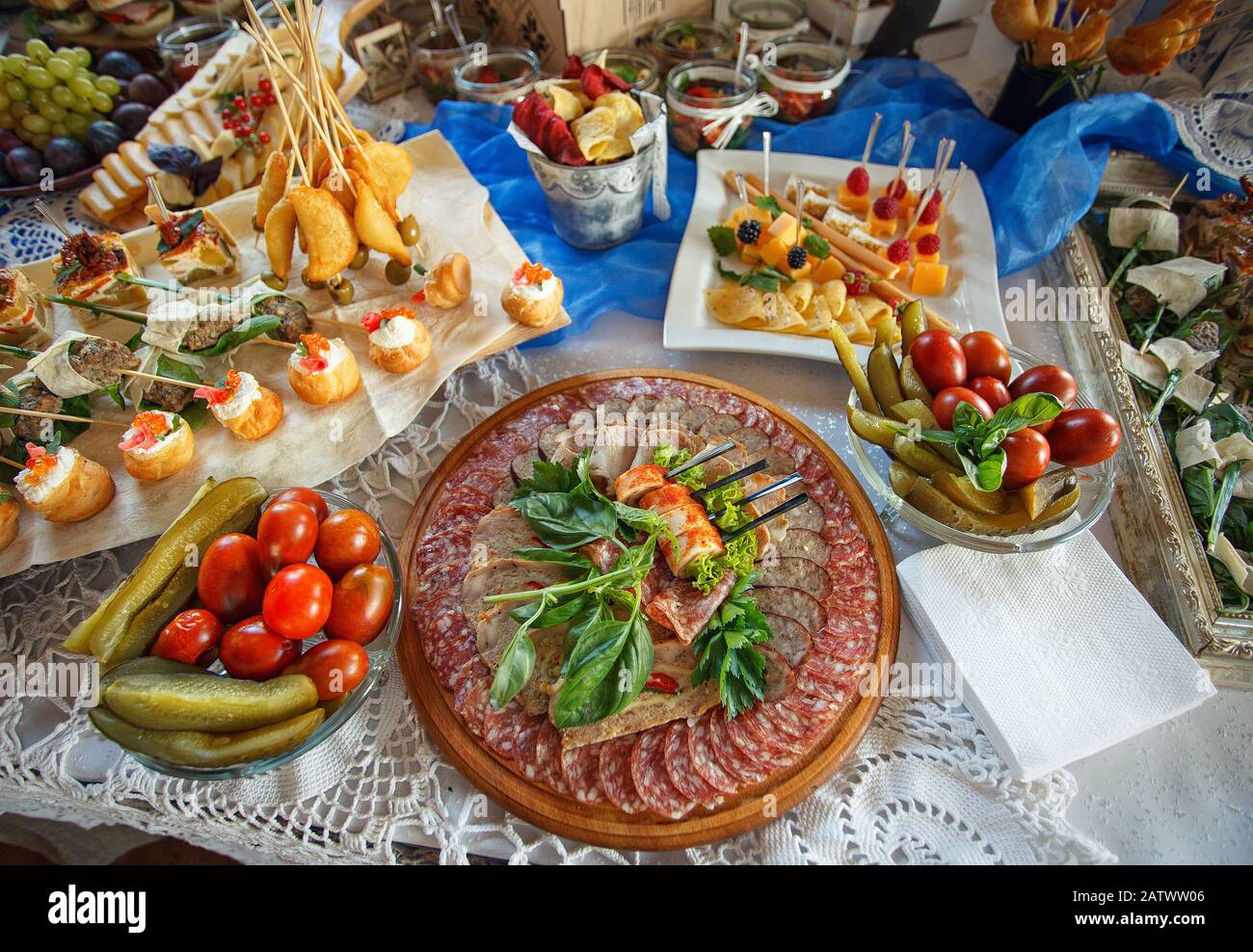 Verschiedene Snacks. Die Bier-Snacks. Party- oder Pub-Konzept Stockfoto