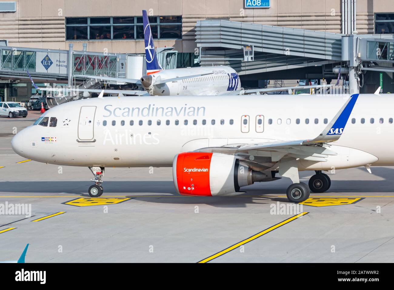Zürich, Schweiz - 1. Februar 2020: Scandinavier Airlines SAS Airbus A320 Neo Flugzeug am Flughafen Zürich (ZRH) in der Schweiz. Airbus ist eine Aircra Stockfoto