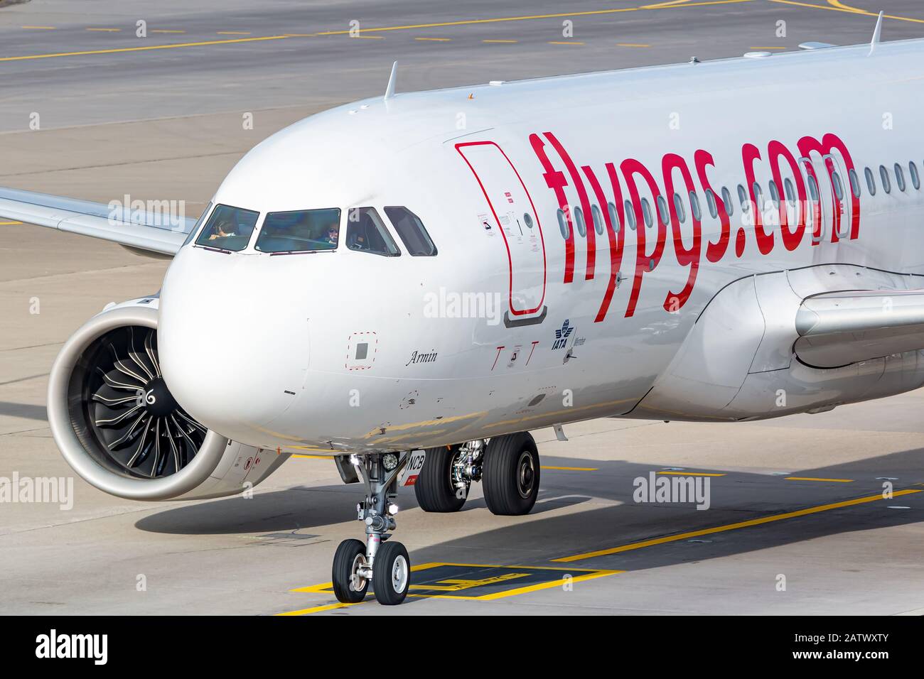 Zürich, Schweiz - 1. Februar 2020: Fly Pegasus Airbus A320 Neo Flugzeug am Flughafen Zürich (ZRH) in der Schweiz. Airbus ist ein Flugzeughersteller Stockfoto