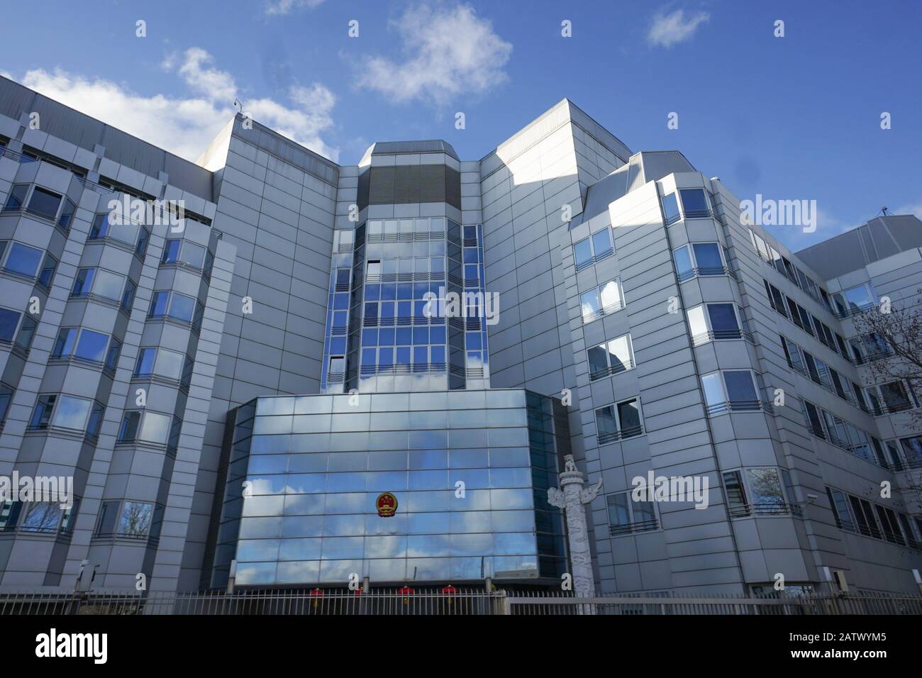 Berlin, Deutschland. Februar 2020. Außenansicht der Botschaft Chinas. Kredit: Jörg Carstensen / dpa / Alamy Live News Stockfoto