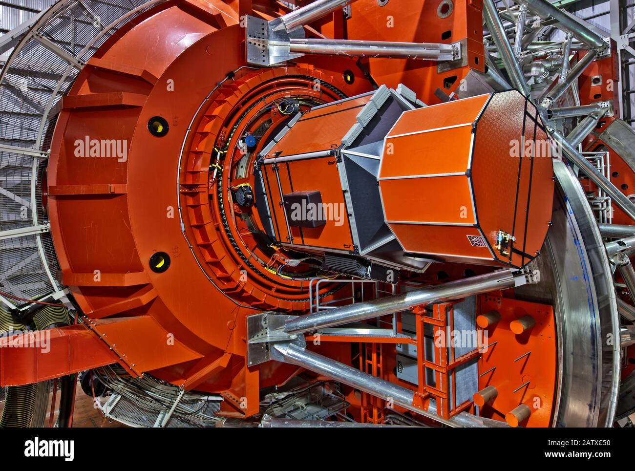 Large Binocular Telescope (LBT), eines der fortschrittlichsten optischen Teleskope der Welt mit zwei 8,4 m breiten Spiegeln, Mt. Graham. Stockfoto