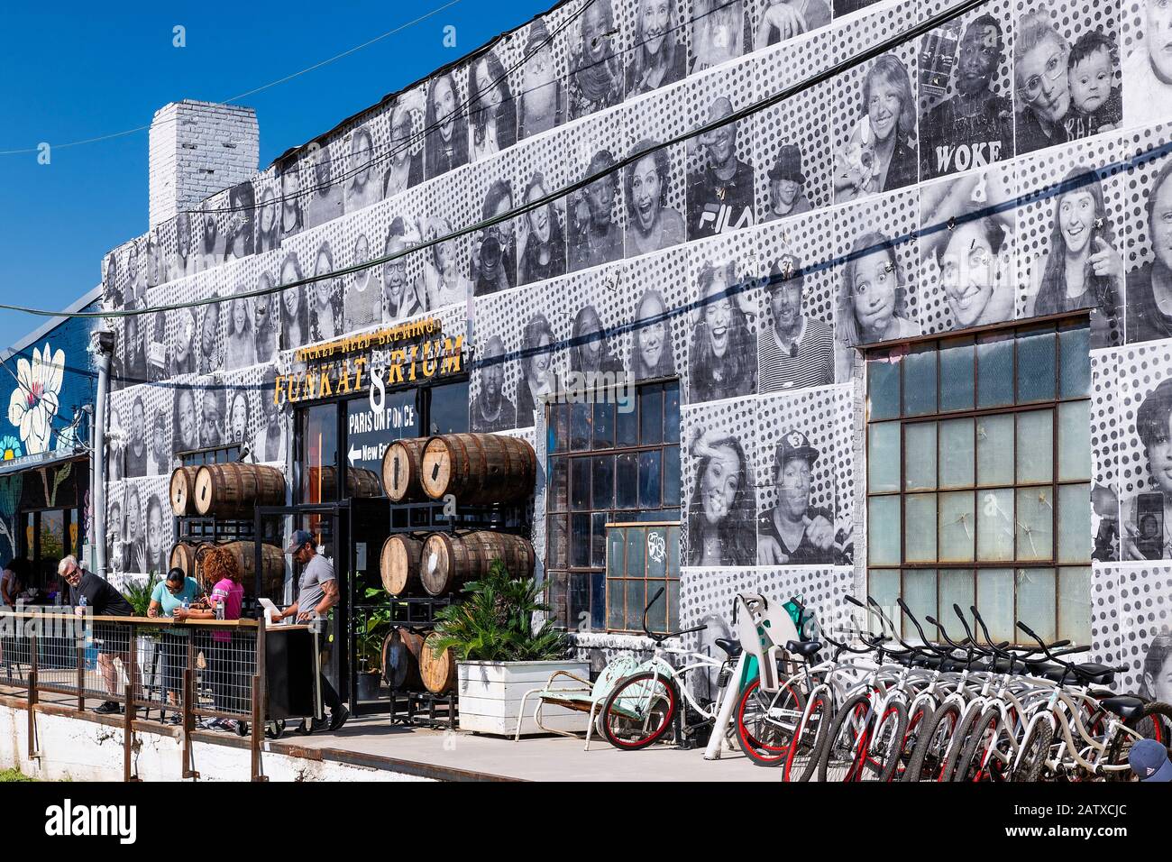 Böse Unkraut Brauerei Brauhaus und Funkatorium Restaurant auf der Bordkante Trail, Atlanta, Georgia, USA. Stockfoto