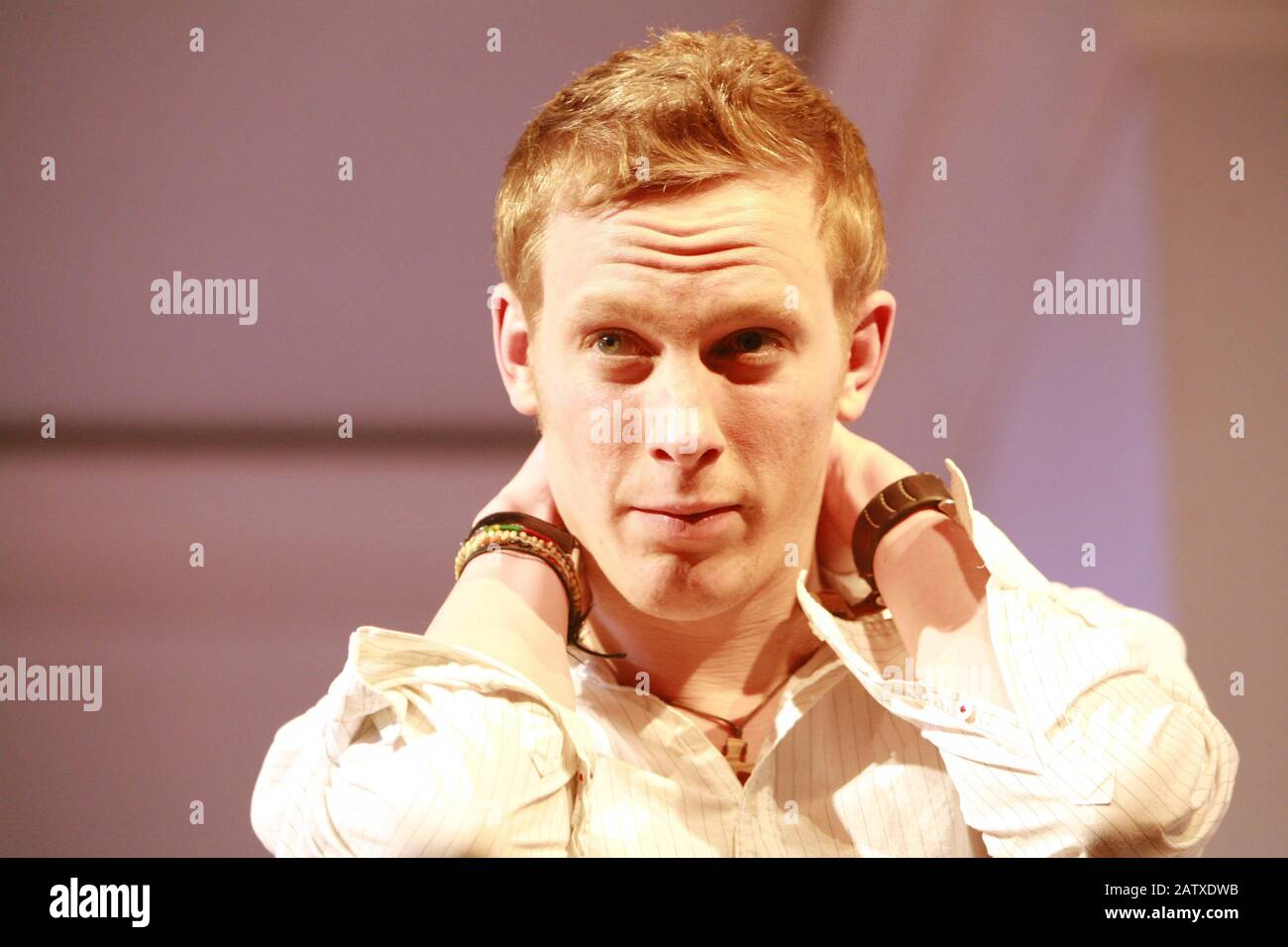 Laurence Fox (als Patrick) in TREATS von Christopher Hampton unter der Regie von Laurence Boswell im Garrick Theatre, London WC2 im Jahr 2007. Stockfoto