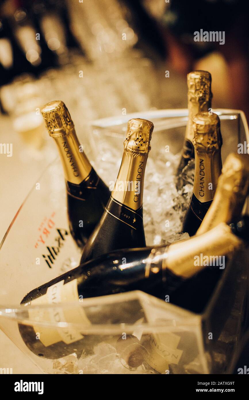 Nahaufnahme des Champagners bei einer Veranstaltung/einem Netzwerk Stockfoto
