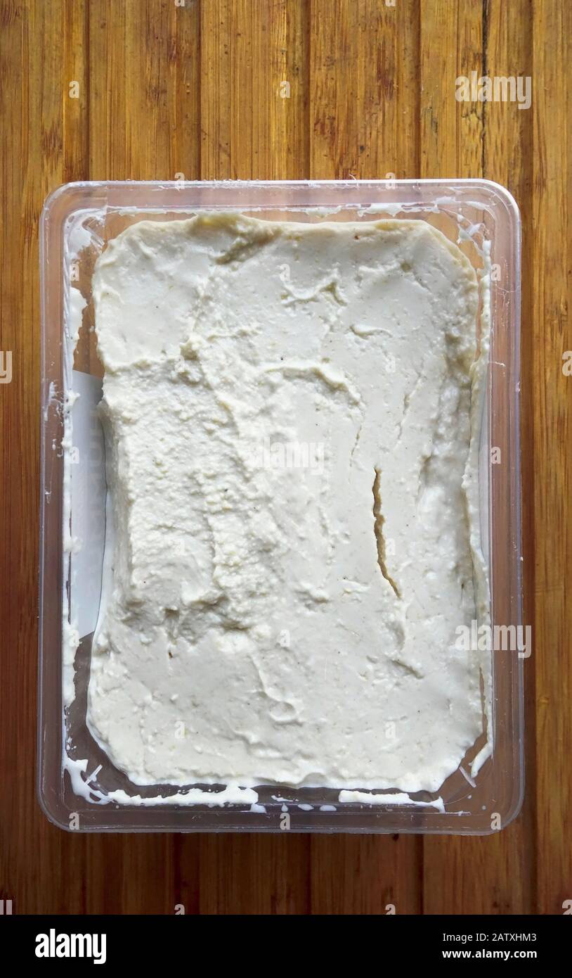 Ein Karton Hummus, Crete, Griechenland Stockfoto