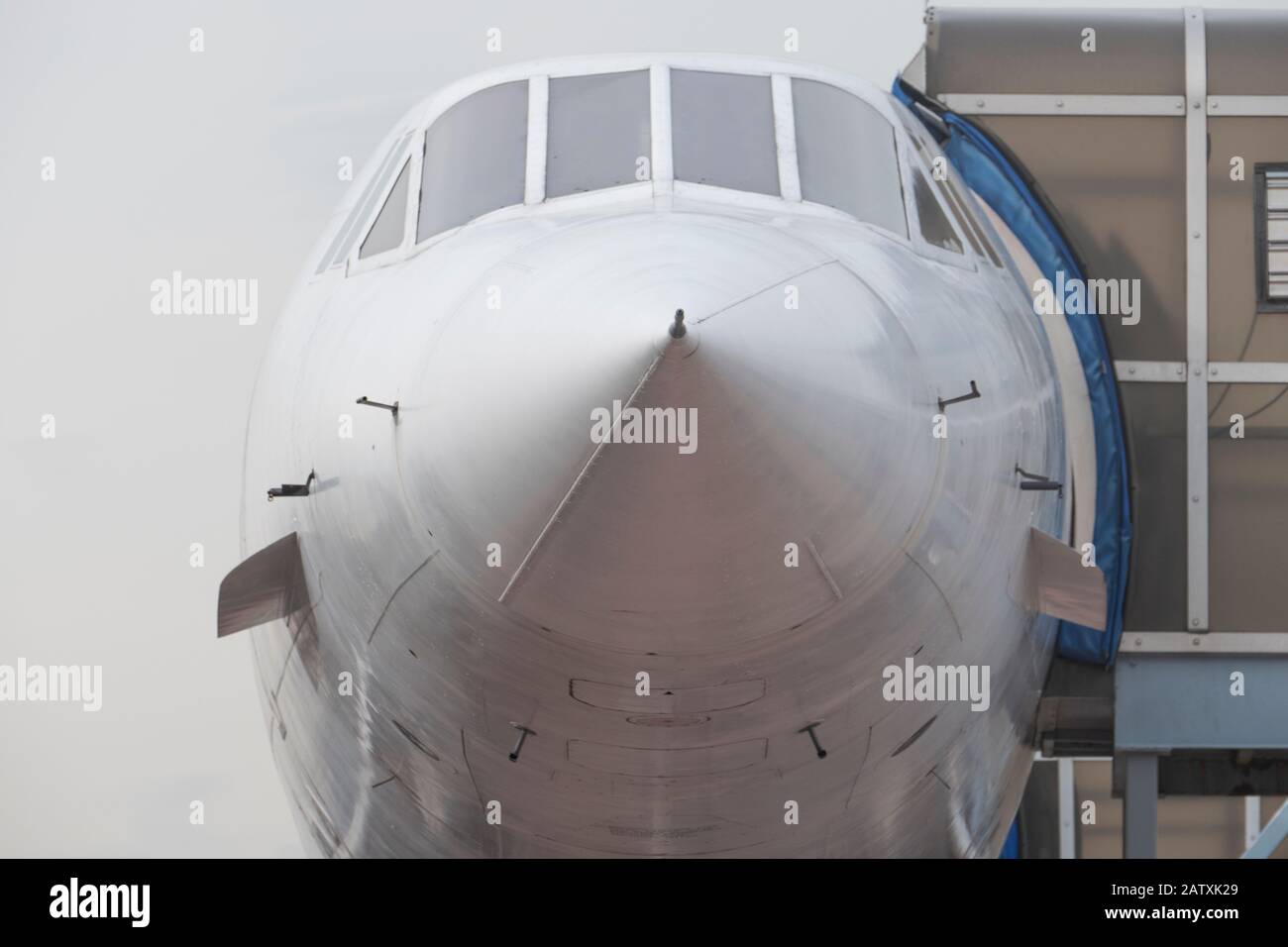Die Supersonic Concorde Aircraft von British Airways, die auf dem Flugdeck der USS Intrepid auf dem Hudson River, Midtown Manhattan, New York City, U geparkt sind Stockfoto