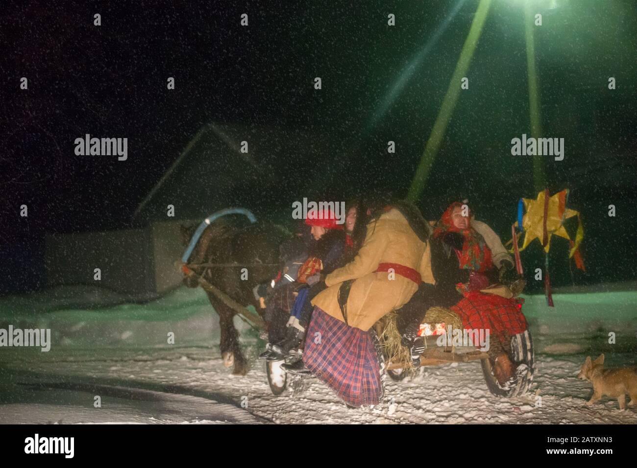 Weißrussland, die Stadt Gomil, 13. Januar 2019. Ritus eines großzügigen Abends. Kalyada-Zeremonie. Slavisches Volksfest am Vorabend des alten Neujahrs.Menschen Stockfoto