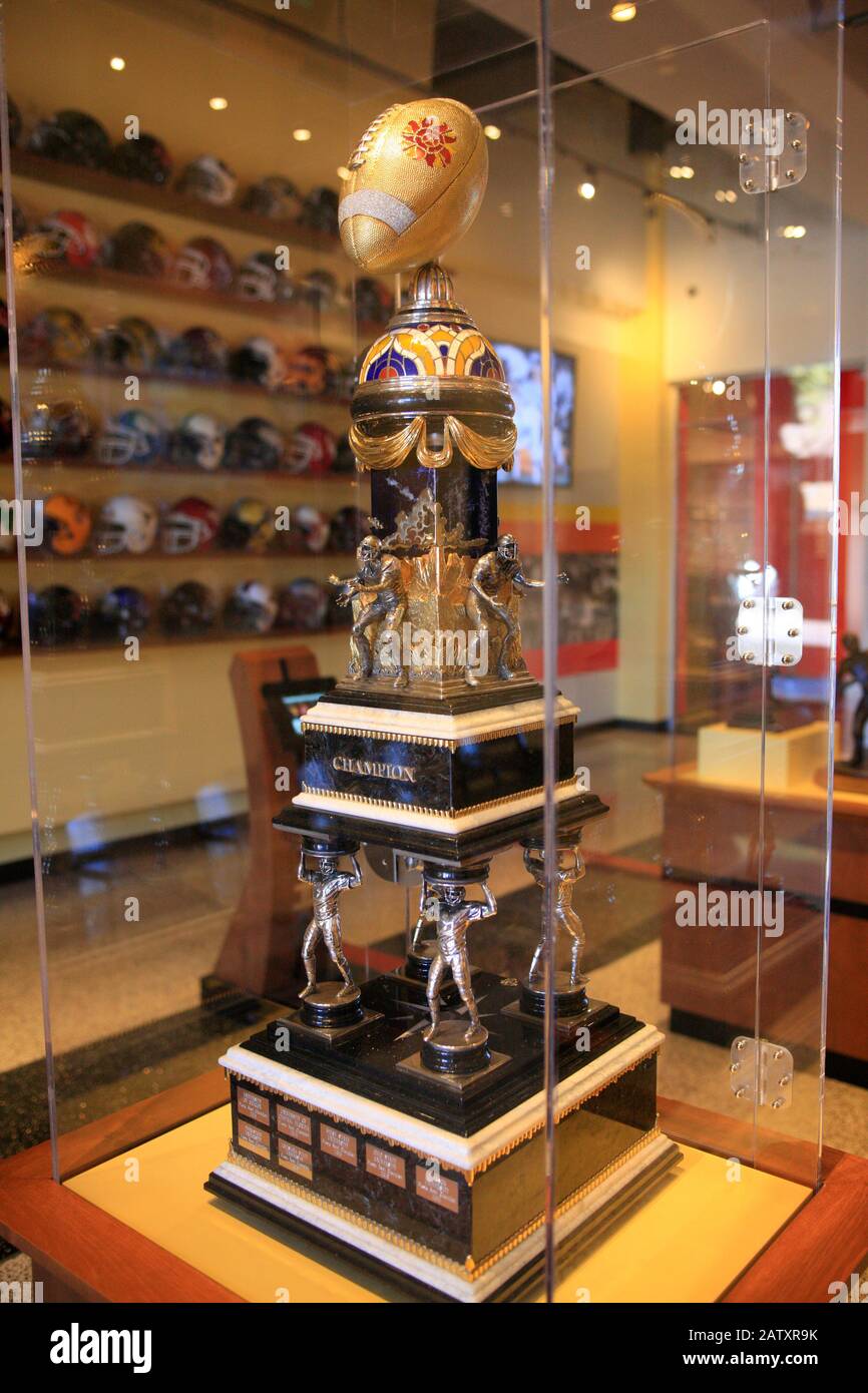 Die Fiesta-Bowl-Trophäe wird im Ziegler Fiesta Bowl Museum in Scottsdale AZ ausgestellt Stockfoto