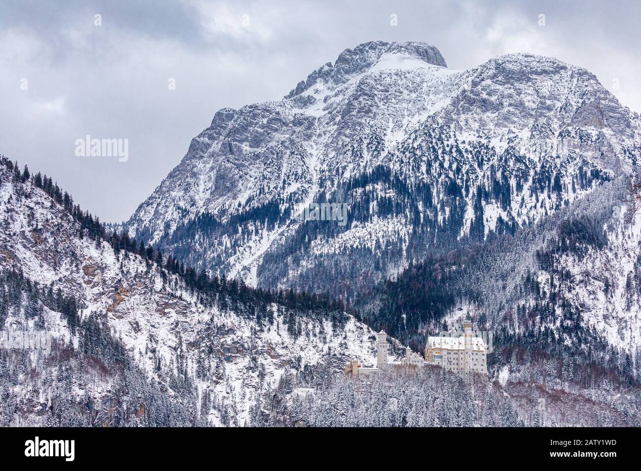 Winter auf Schloss Neuschwanstein, bei Hohenschwangau, Bayern, Deutschland. Stockfoto