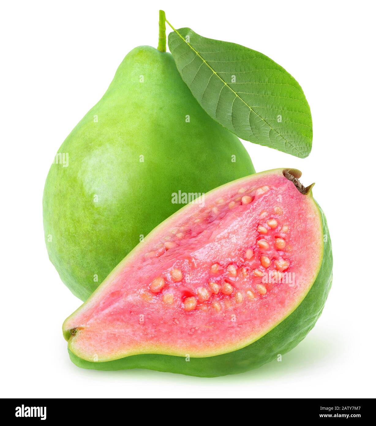 Isoliert geschnittene Guava-Früchte. Grün-rosa, mit Schnitteppich isoliert auf weißem Hintergrund Stockfoto