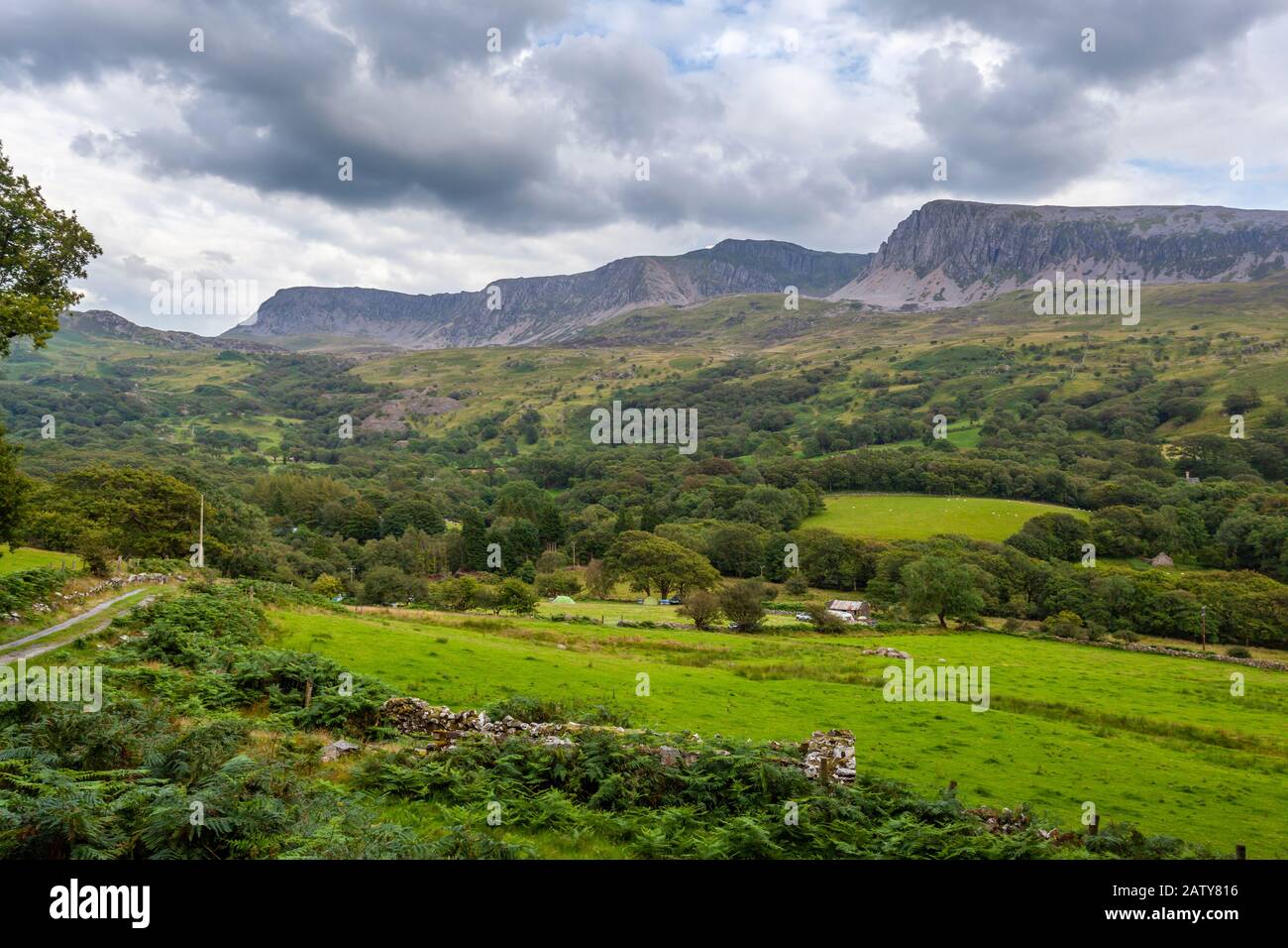 Blick auf die Nordseite der Cadair Idris Mountain Range, Snowdonia National Park, Nordwales Stockfoto