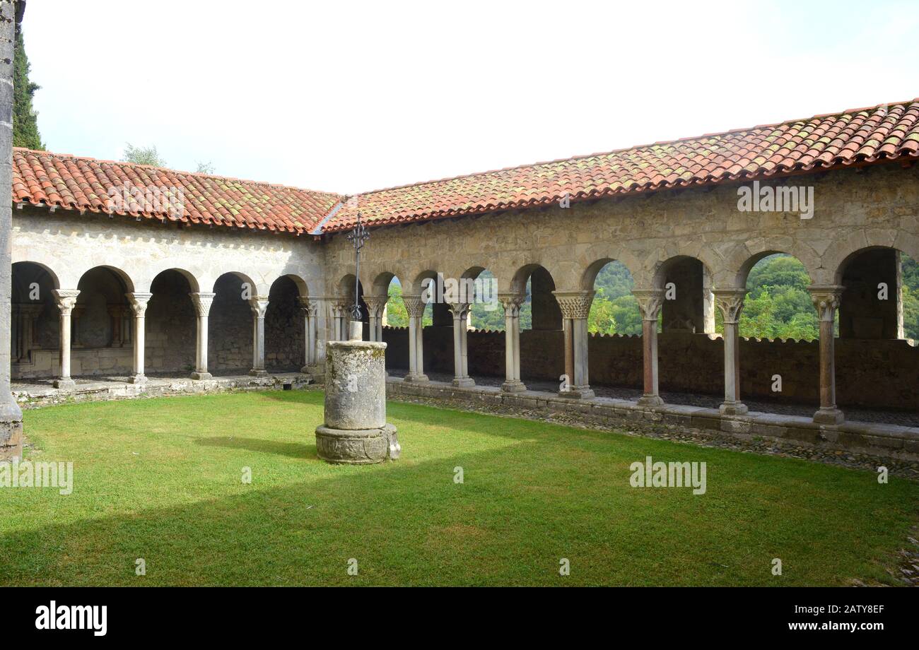 Historischer Hof der Kathedrale St. Bertrand de Comminges Frankreich