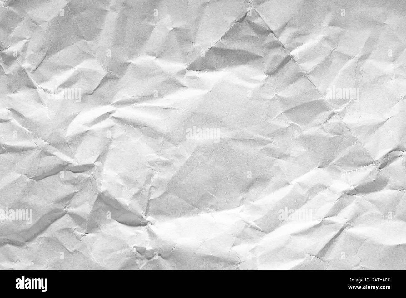 Weiße zerknitterte Papiertextur. Natürlicher Hintergrund, Designelement. Stockfoto