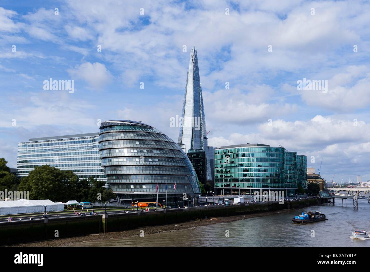 Blick auf das Londoner Rathaus und den Shard Stockfoto