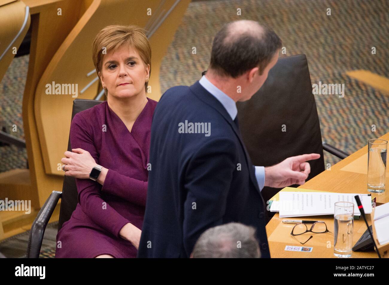 Edinburgh, Großbritannien. Februar 2020. Abgebildet: (Linke) Nicola Sturgeon MSP - Erster Minister von Schottland und Führer der Scottish National Party; (rechte) Michael Matheson MSP - Verkehrsminister. Ministererklärung: Die neue Verkehrsstrategie für Schottland - Schutz unseres Klimas und Verbesserung Des Lebensumfalle Credit: Colin Fisher/Alamy Live News Stockfoto