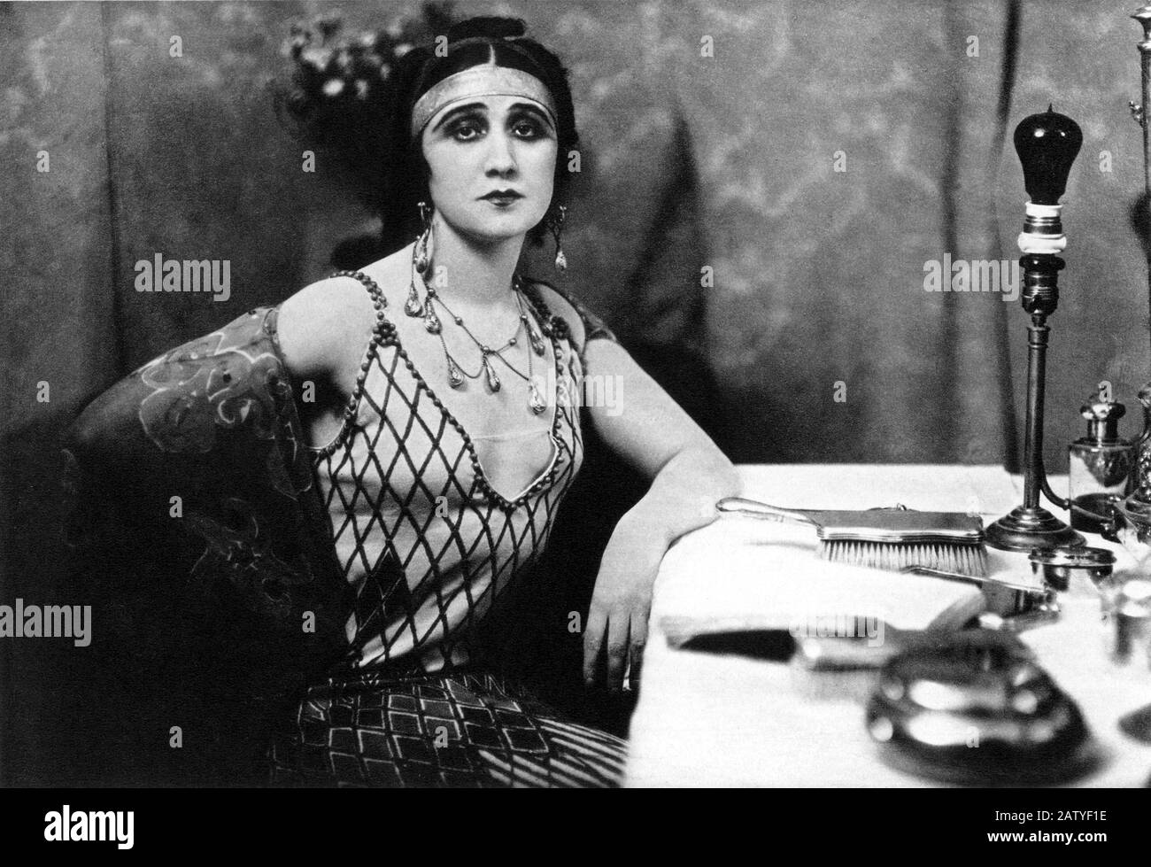 1918 c. , ITALIEN : VERA VERGANI (Milano, 1894 - Procida, 1989) berühmter italienischer Stummfilmstar und Bühnenschauspielerin ( eine von bevorzugter Actresse Stockfoto
