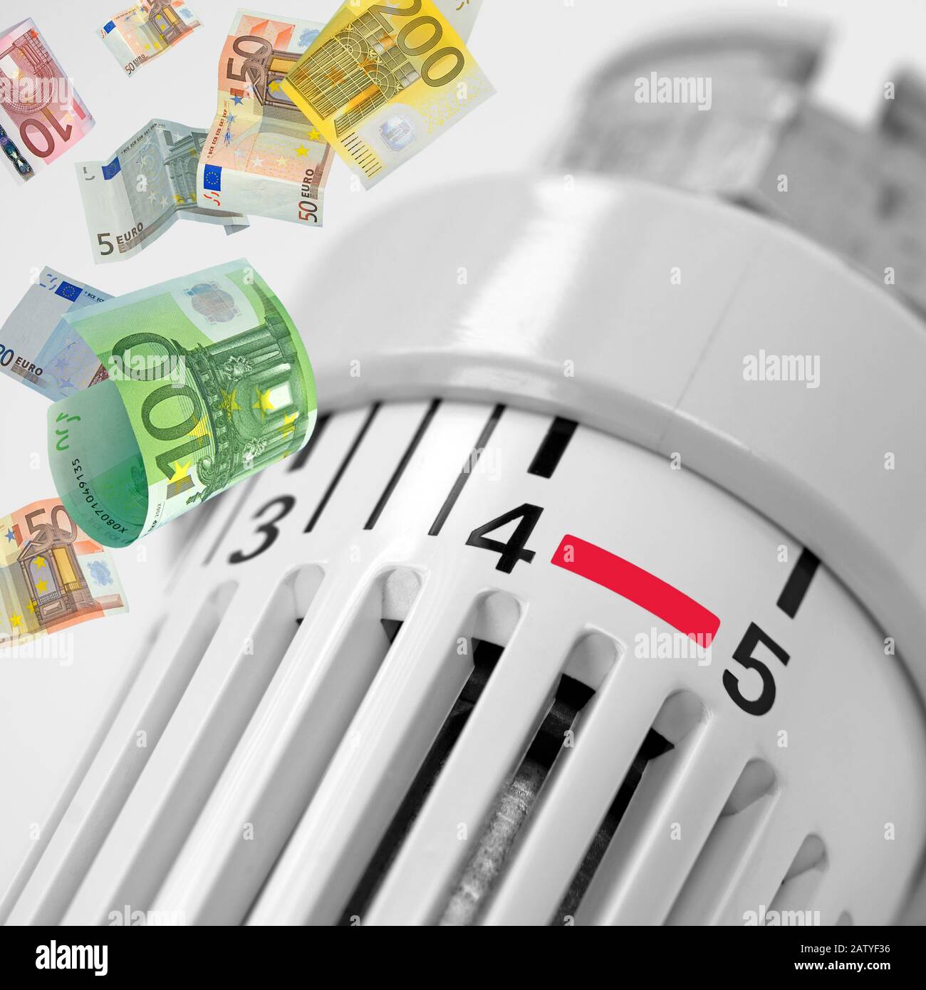 Thermostat für Heizgeräte und Banknoten in einer Collage Stockfoto