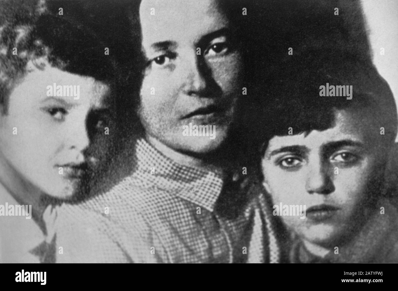 1930 's : GIULIA SCHUCHT , russische Frau des italienischen kommunistischen Intellektuellen ANTONIO GRAMSCI ( 1891 - 1937 ) , mit Söhnen DELIO und GIULIANO - PAR Stockfoto
