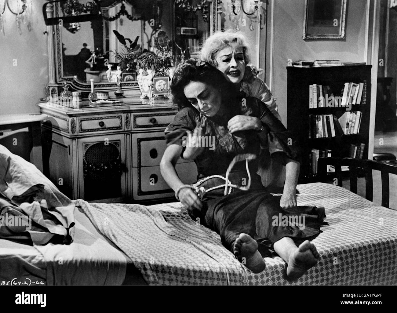 1963, USA: Pubblicity immer noch für den Film mit BETTE DAVIS und JOAN CRAWFORD mit dem Titel WAS JEMALS MIT BABY JANE passiert ist? ( Che Fine ha Fatto Baby Jane Stockfoto