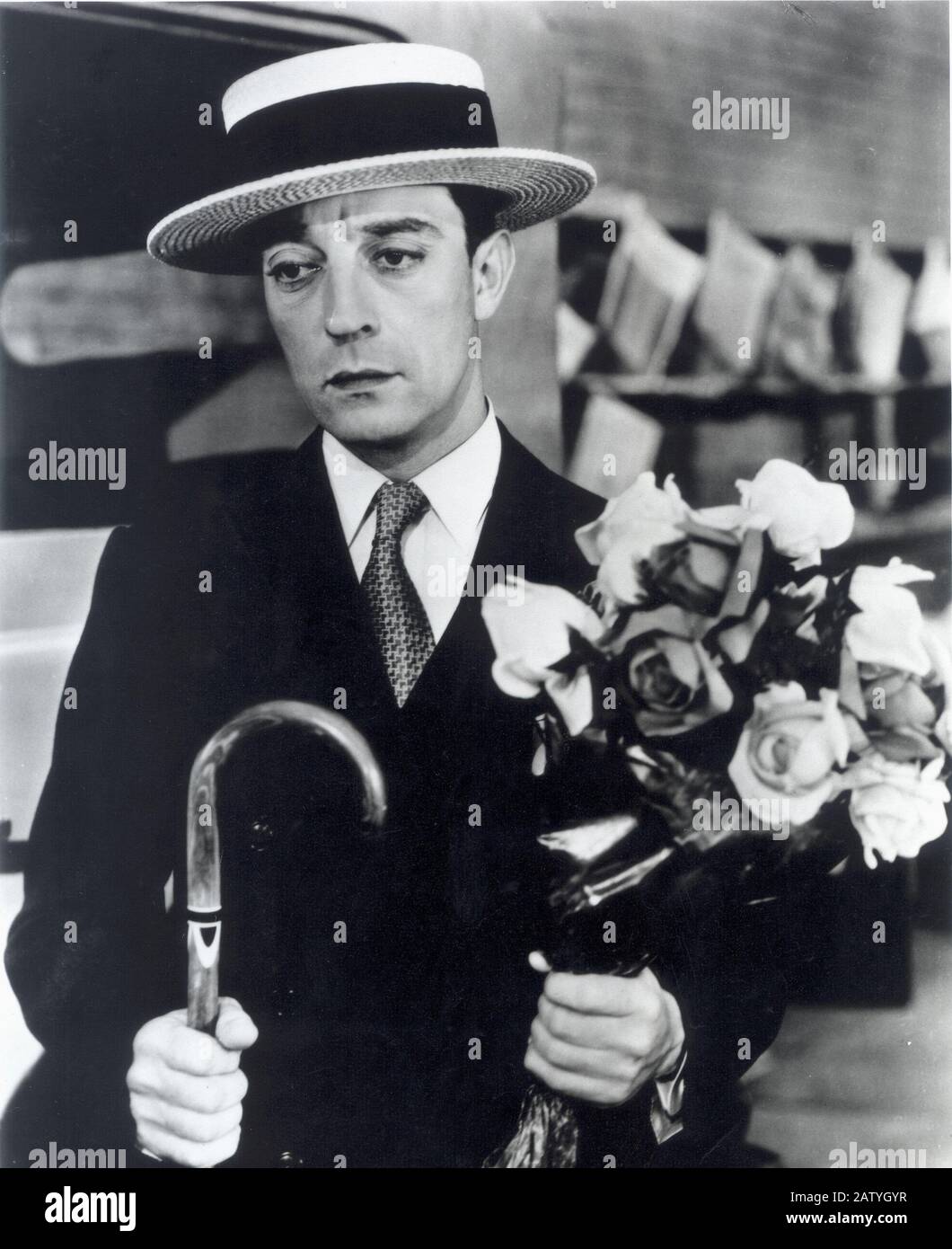1920er Jahre, USA : der Filmschauspieler und Regisseur BUSTER KEATON ( 1895 - 1966 ) - STUMMFILM - KINO MUTO - BLUMEN - FIORI - GEISSELROSE - ROSEN Stockfoto