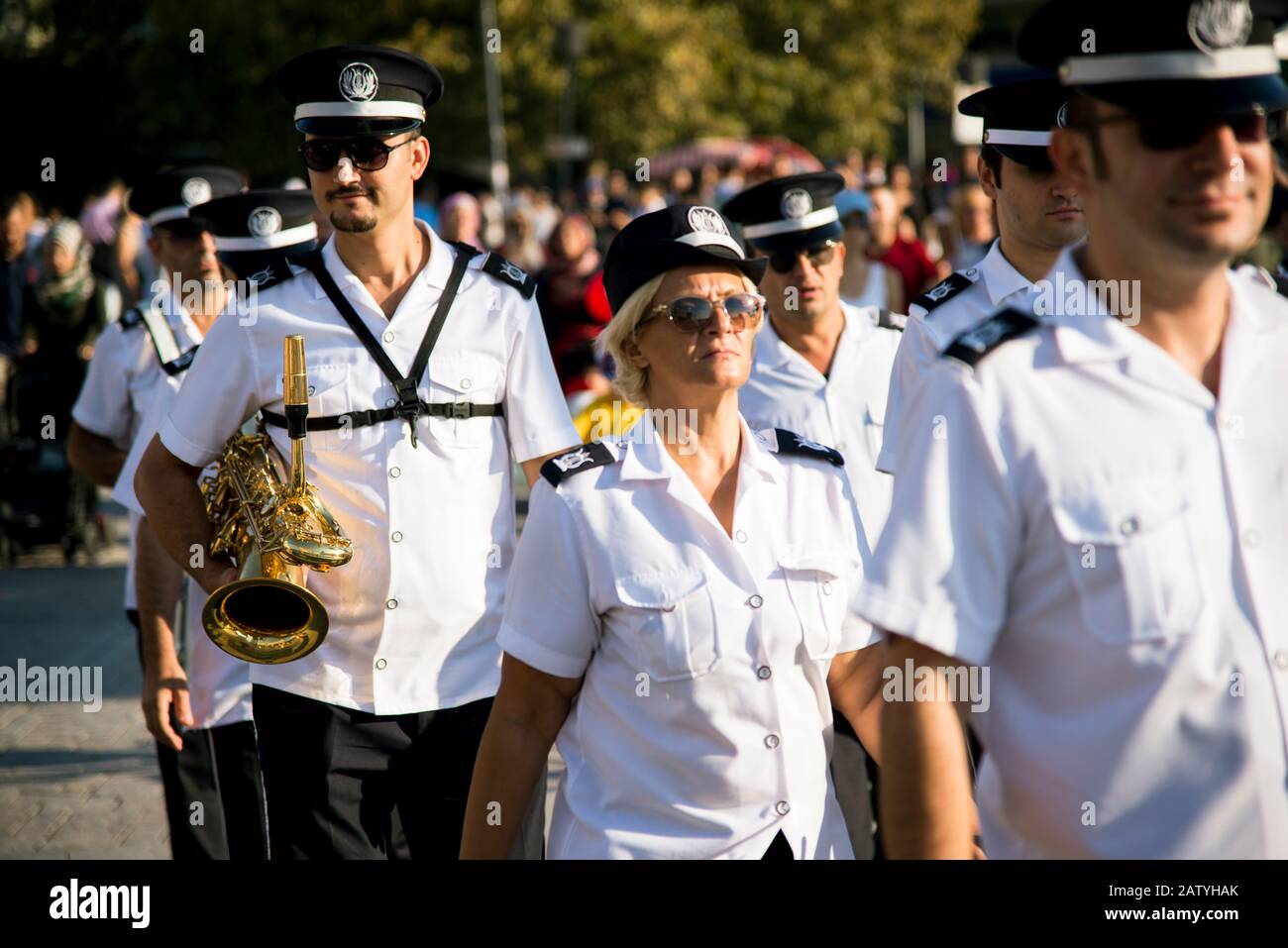 Izmir, Türkei - 23. September 2018: Bandgruppe der Stadtgemeinde von Izmir mit Musikinstrumenten unterwegs am Tag der Fangeweile Stockfoto