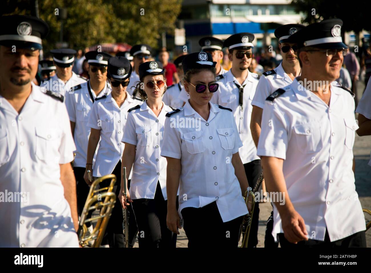 Izmir, Türkei - 23. September 2018: Bandgruppe der Stadtgemeinde von Izmir mit Musikinstrumenten unterwegs am Tag der Fangeweile Stockfoto