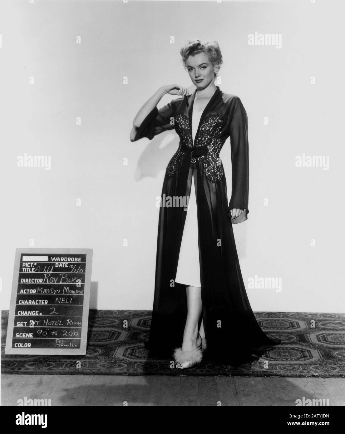 1952 , USA : die Schauspielerin MARILYN MONROE ( 1926 - 1962 ) Kostümtest für den Film DON' T MÜHE ZU KLOPFEN ( La tua bocca brucia ) von Roy Baker , Stockfoto