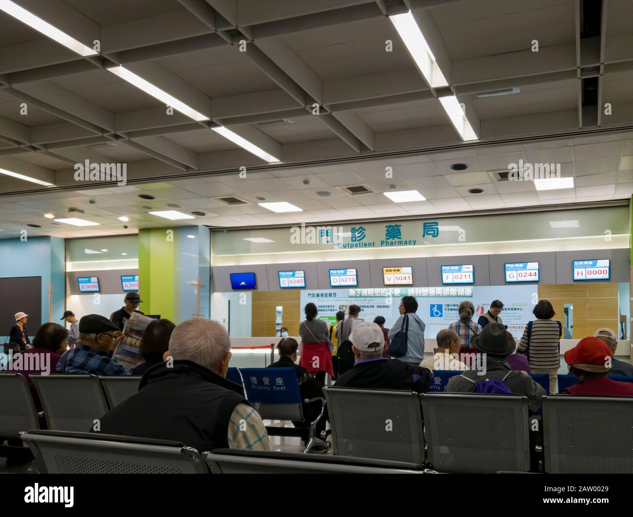 Taipeh, 5. November: Innenansicht der Ambulanten Apotheke des Wanfang Krankenhauses am 5. November 2019 in Taipeh, Taiwan Stockfoto