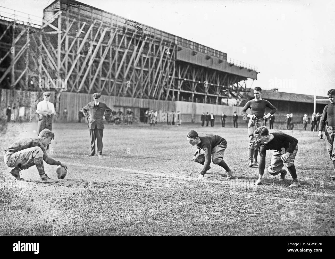 Fußballspieler Hank Ketcham (1891-1986), der Varsity Football für Yale spielte, 1911-1913 und Kapitän der Mannschaft 1913 war Stockfoto