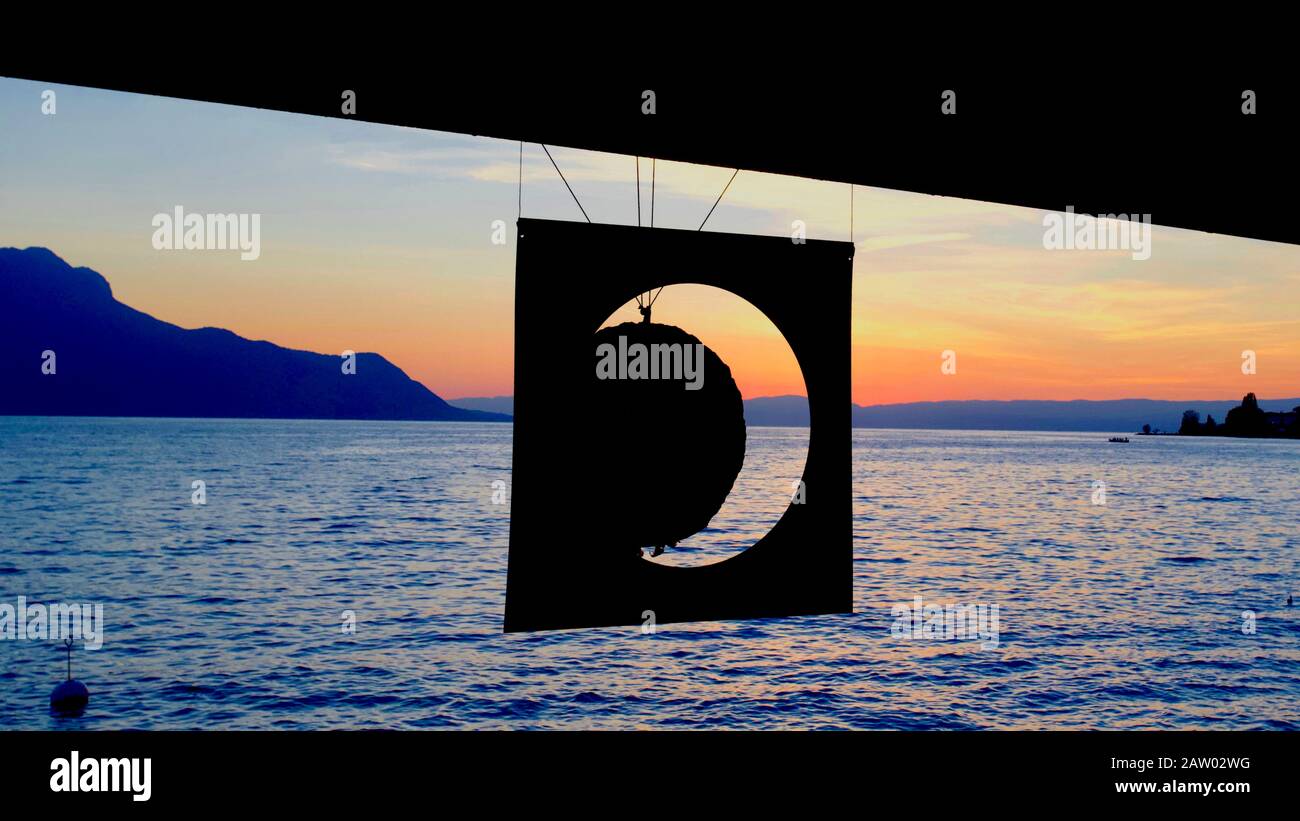 Die Sonne geht auf den Genfersee, Montreux, Kanton Waadt, Schweiz. Stockfoto