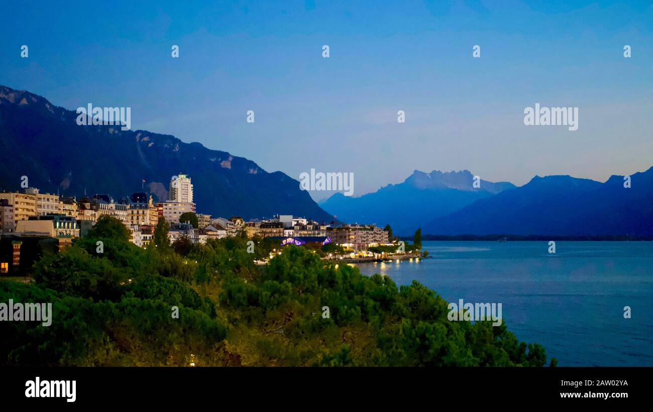 Die Sonne geht auf den Genfersee, Montreux, Kanton Waadt, Schweiz. Stockfoto