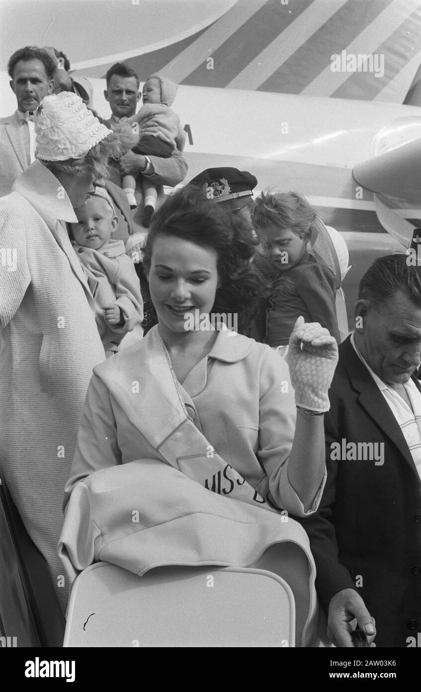 Miss Dutch Canadian Datum: 15. Juli 1961 Ort: Schiphol Schlüsselwörter: Beauty Pageants, Flughäfen Personenname: Comeau, Iris Stockfoto