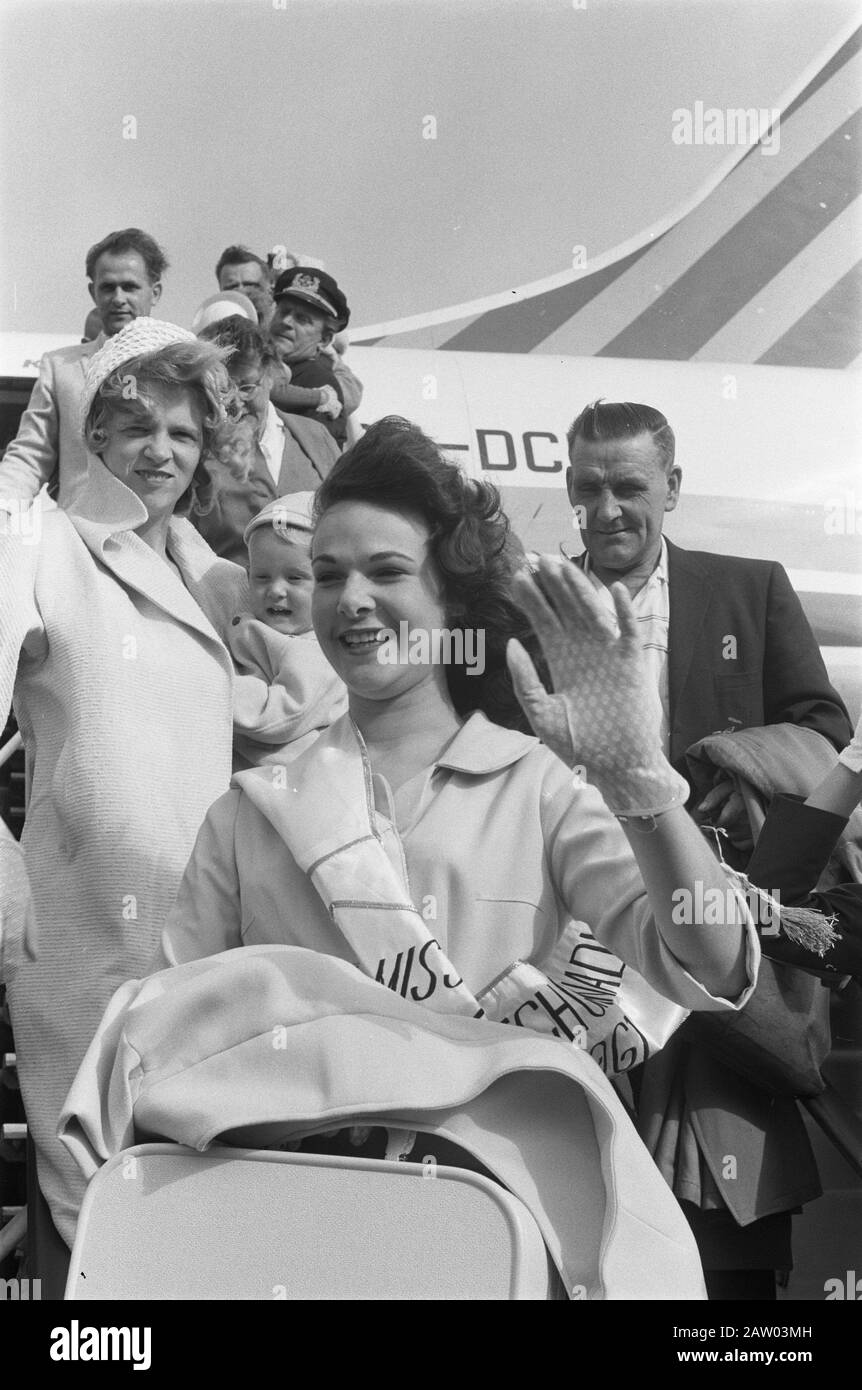 Miss Dutch Canadian Datum: 15. Juli 1961 Ort: Schiphol Schlüsselwörter: Beauty Pageants, Flughäfen Personenname: Comeau, Iris Stockfoto