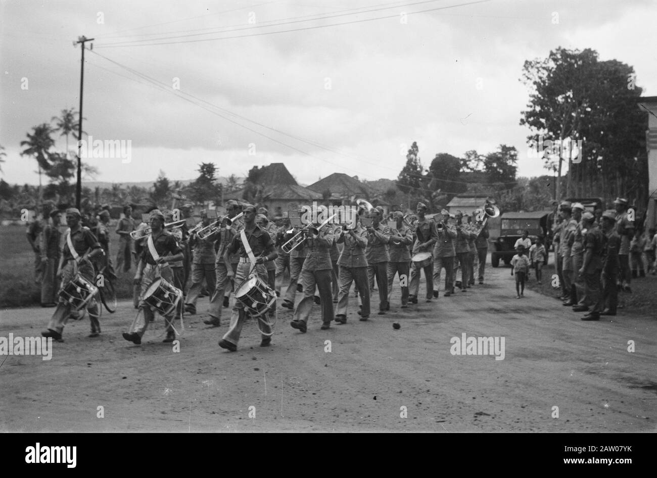 Band der 7. Dezemberabteilung zu Salatiga und Aufnahmen Tippy Band 7 Dezember Division Datum: 14. Dezember 1947 Ort: Indonesien Niederländische Ostindien Stockfoto