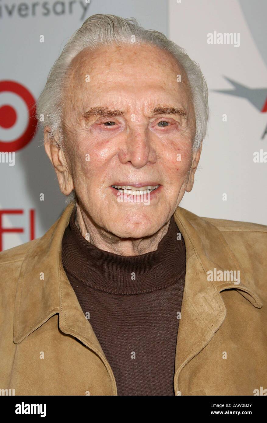 05. Februar 2020 - Kirk Douglas, Hollywood-Ikone und Spartacus Star, Stirbt mit 103. Kirk Douglas, einer der ersten Boxoffice-Stars der Silberscheibe, ist gestorben. Er war 103. Die Schauspiellegende, die seit einem Schlaganfall 1996 in guter Gesundheit war, wird von seiner Frau aus 65 Jahren Anne Buydens und seinen drei Söhnen Michael, Joel und Eric überlebt. Dateifoto: 03. Oktober 2007 - Hollywood, Kalifornien - Kirk Douglas. AFI 40-Jähriges Jubiläum im Arclight Theatre. (Bild: © Russ Elliot/AdMedia über ZUMA Wire) Stockfoto