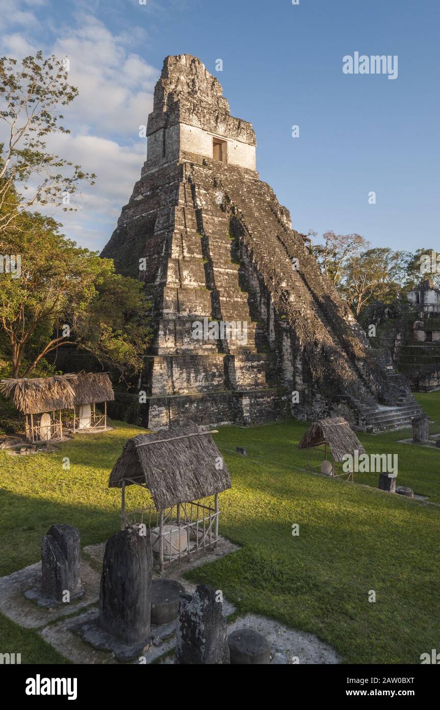 Guatemala, Tikal-Nationalpark, Gran Plaza, Templo I, Tempel des Grand Jaguar, 734 AD; UNESCO-Weltkulturerbe Stockfoto