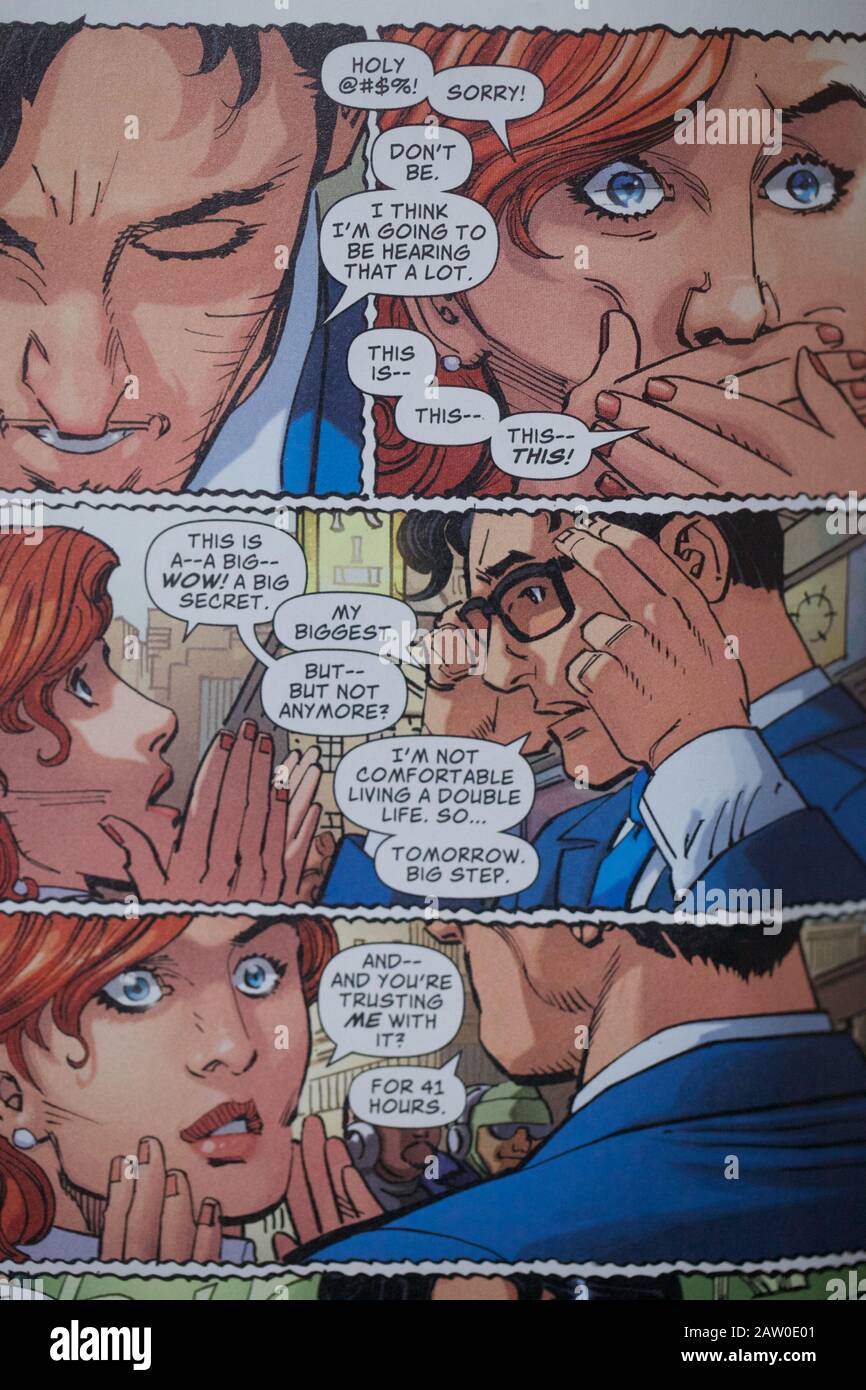 Clark Kent enthüllt, dass er Superman ist, Comicdetails Stockfoto