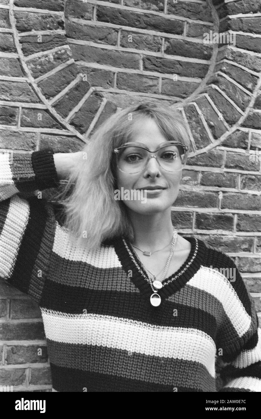 Natürliches Gesicht 1978, kombiniert mit Rahmen, Frisuren und Make-up von Eye & Brille und Friseursalon Christiaan Datum: 26. Oktober 1977 Name der Person: Christiaan Stockfoto