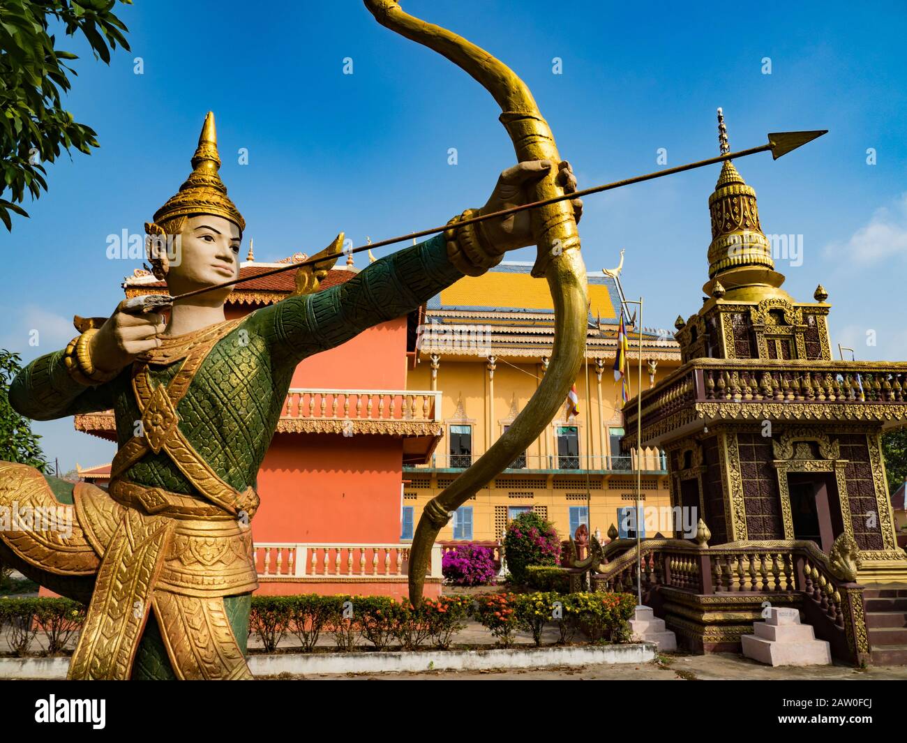 Ein buddhistischer Tempel in einem kleinen Dorf am Mekong Fluss von Kambodscha Stockfoto