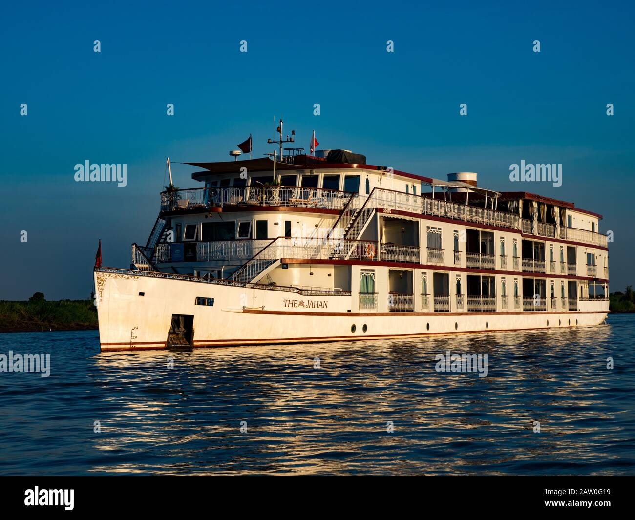 Das touristische Flussboot Jahan auf dem Mekong Fluss in Kambodscha und Vietnam in Südostasien Stockfoto