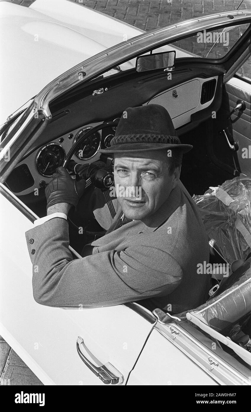 Dutch-amerikanischer Filmstar John van Dreelen sein Sportdatum: 27. April 1964 Ort: Niederlande Schlagwörter: Schauspieler, Autos, Filmstars, Schauspieler Personenname: Dreelen John: Pot, Harry/Anefo Urheberrechtsinhaber: National Archives Material Typ: Negative (schwarz/weiß) Archivnummer: Siehe Zugang 2.24.01.05 Stockfoto
