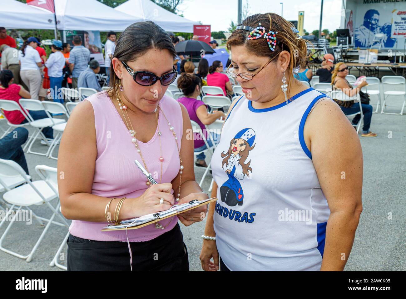 Miami Florida, Kunst auf der Straße, Unabhängigkeit von Mittelamerika & Mexiko Tag der kulturellen Integration, Hispanic Latino ethnischen Einwanderer m Stockfoto Miami Florida, Kunst auf der Straße, Unabhängigkeit von Mittelamerika & Mexiko Tag der kulturellen Integration, Hispanic Latino ethnischen Einwanderer m Stockfoto