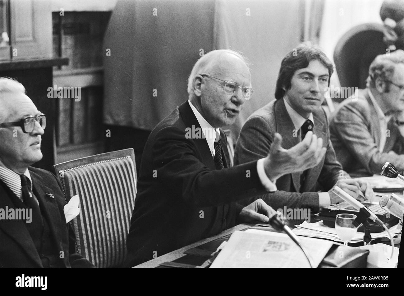 Neujahrsempfang parlamentsvorsitzender Foundling Me Pressekonferenz zur Medienberichterstattung rund um das Parlament Datum: 9. Januar 1979 Schlüsselwörter: Medien, Neujahrsempfänge, Pressekonferenzen, Präsidenten Stockfoto