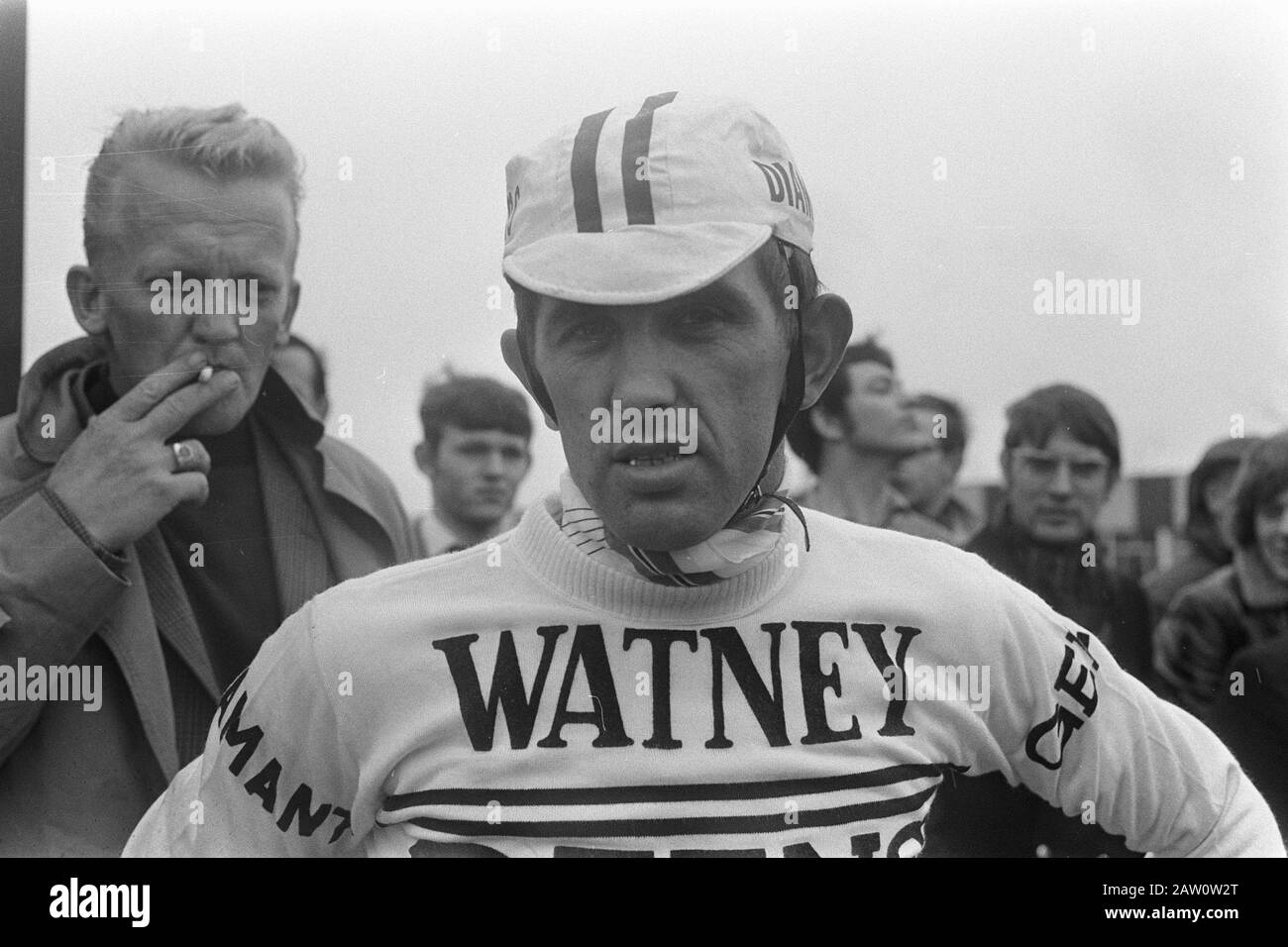 Amstel Gold Race 1970 6: Daan Holst;. Anmerkung: 7: Frans Verbeeck, Nr. 8: Eddy Merckx Datum: 25. April 1970 Schlagwörter: Amstel Gold Race, Porträts, Sport, Radsport Personenname: Holst, Daan, Merckx, Eddy Stockfoto