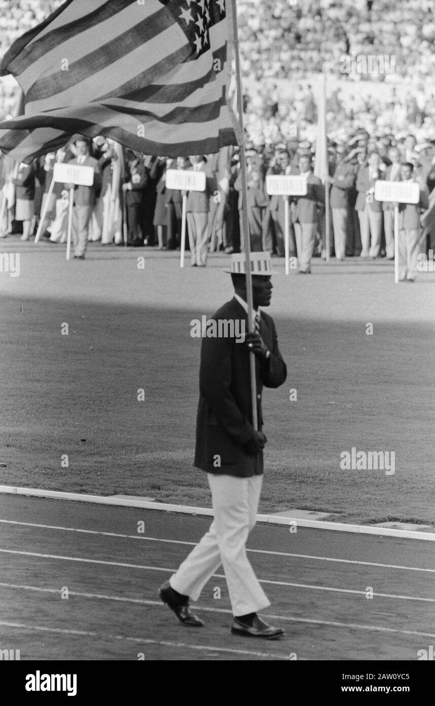 Olympischen Spielen in Rom. Öffnen. USA-Fahnenträger Rafer Johnson Datum: 25. August 1960 Ort: ROM Schlagwörter: Athleten, Eröffnungen Stockfoto