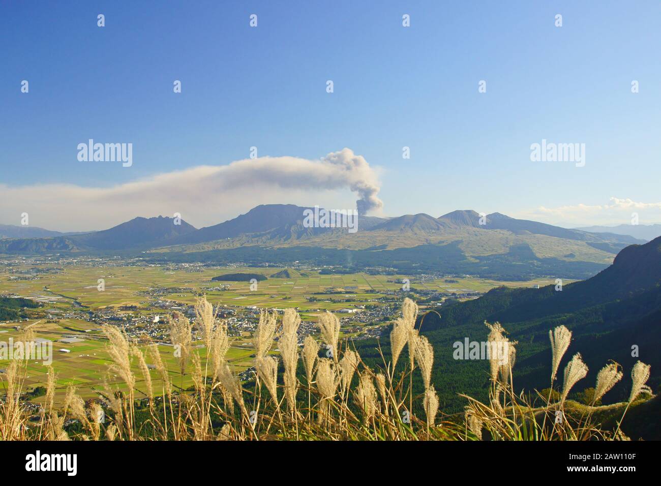 Vulkanische Rauch der Aso, Präfektur Kumamoto, Japan Stockfoto